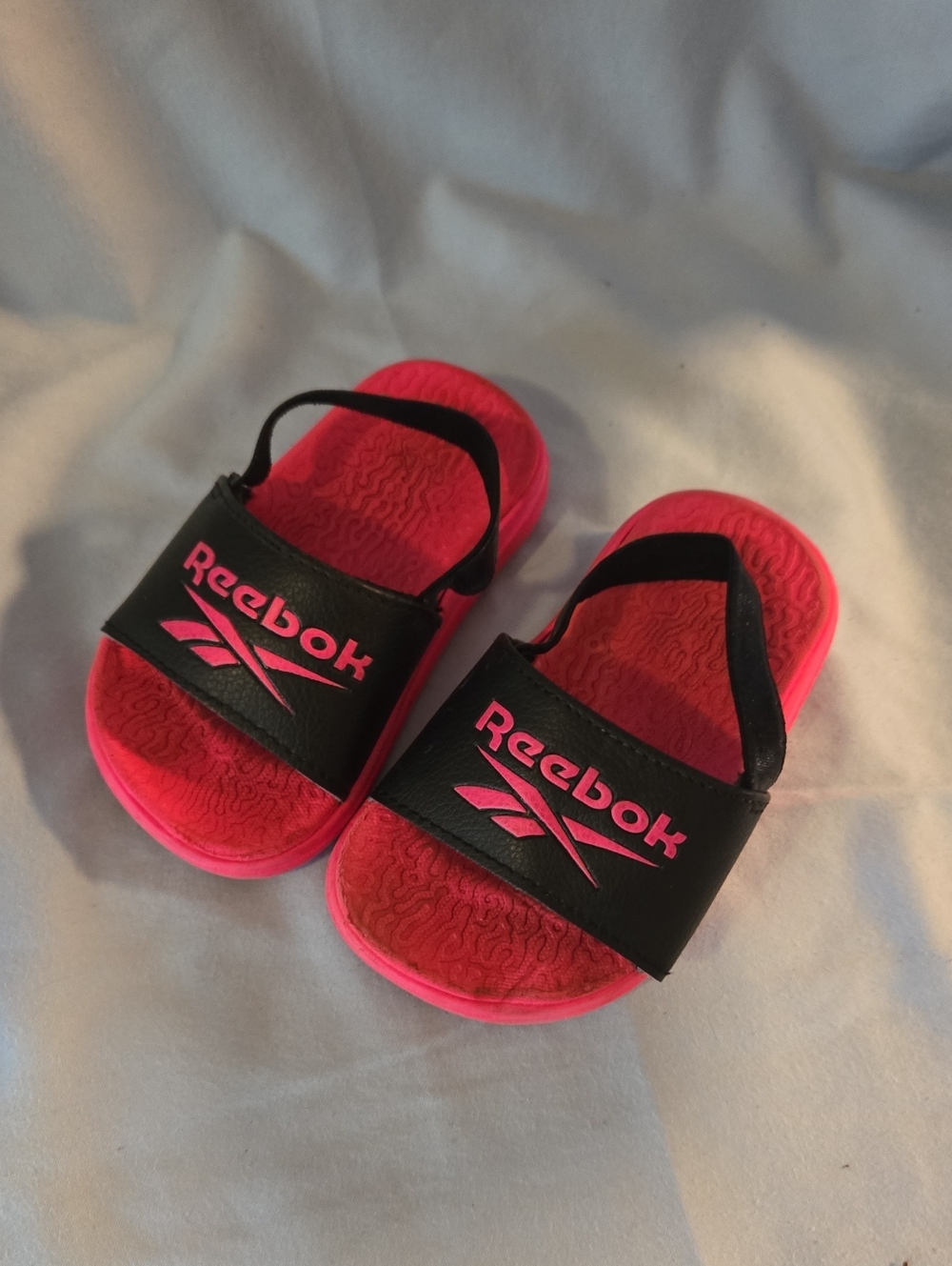 Reebok Kids Hot Pink and Black Slide Sandals with Back Strap